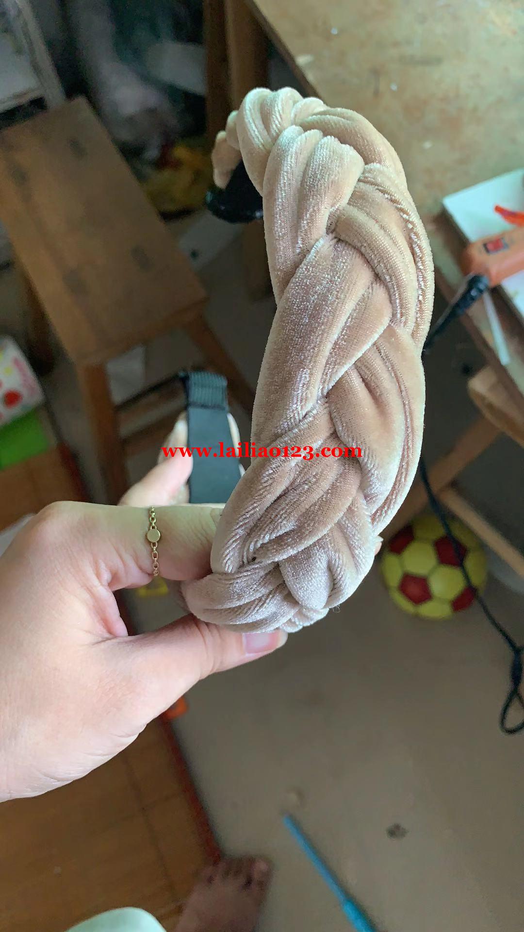 头扣编辫子手工活外发加工，如图，找义乌本