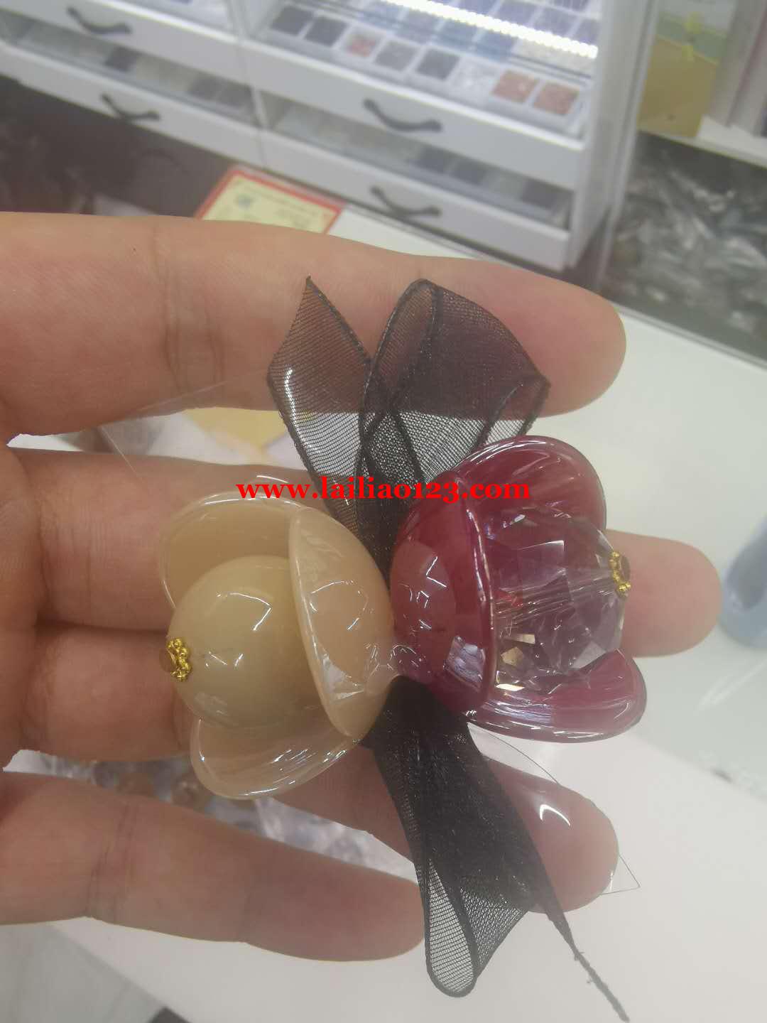 采购如图款式的胸花，寻找胸花工厂，请联系