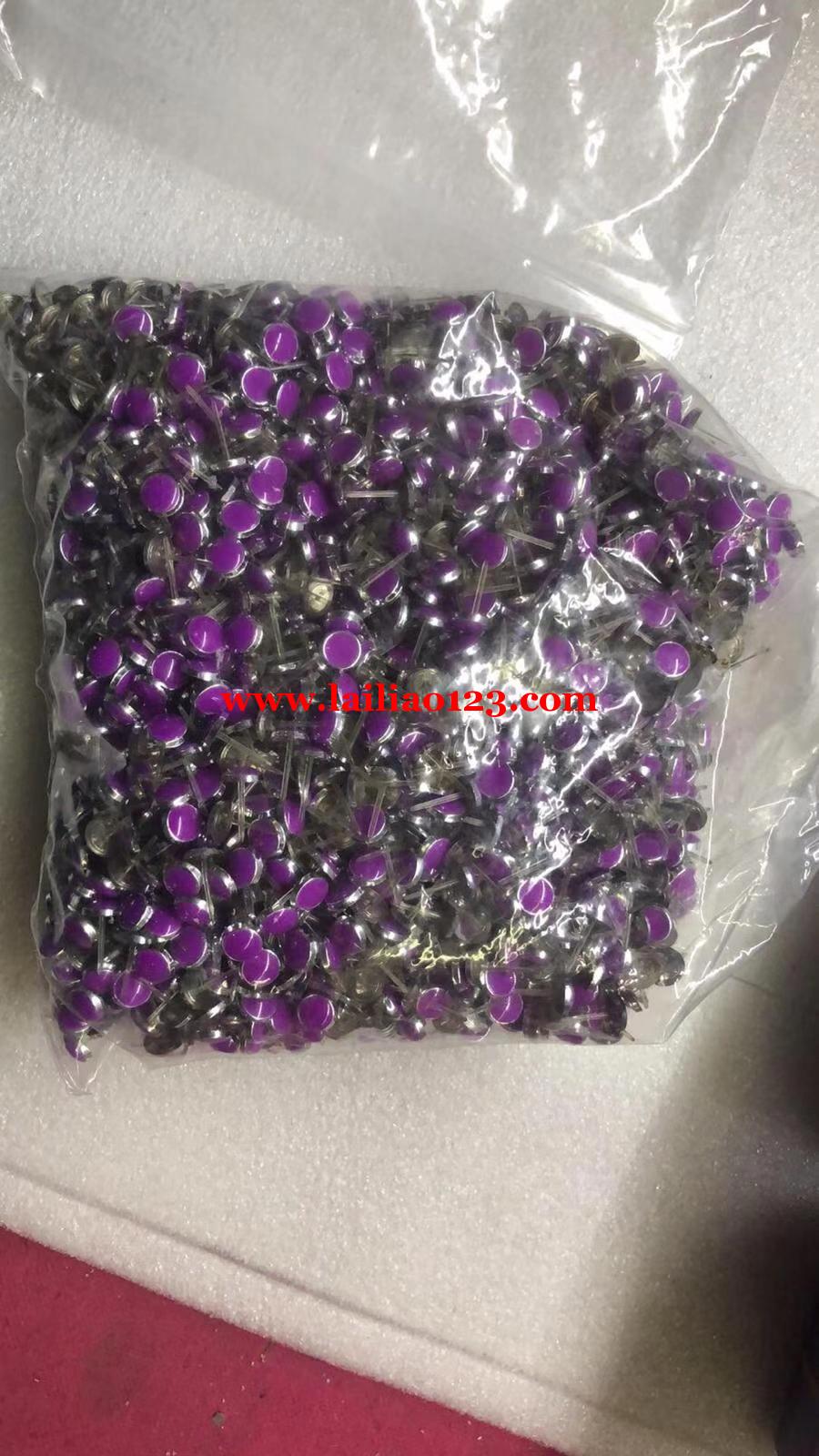 如图塑料小耳钉订单，寻找库存货，有的联系