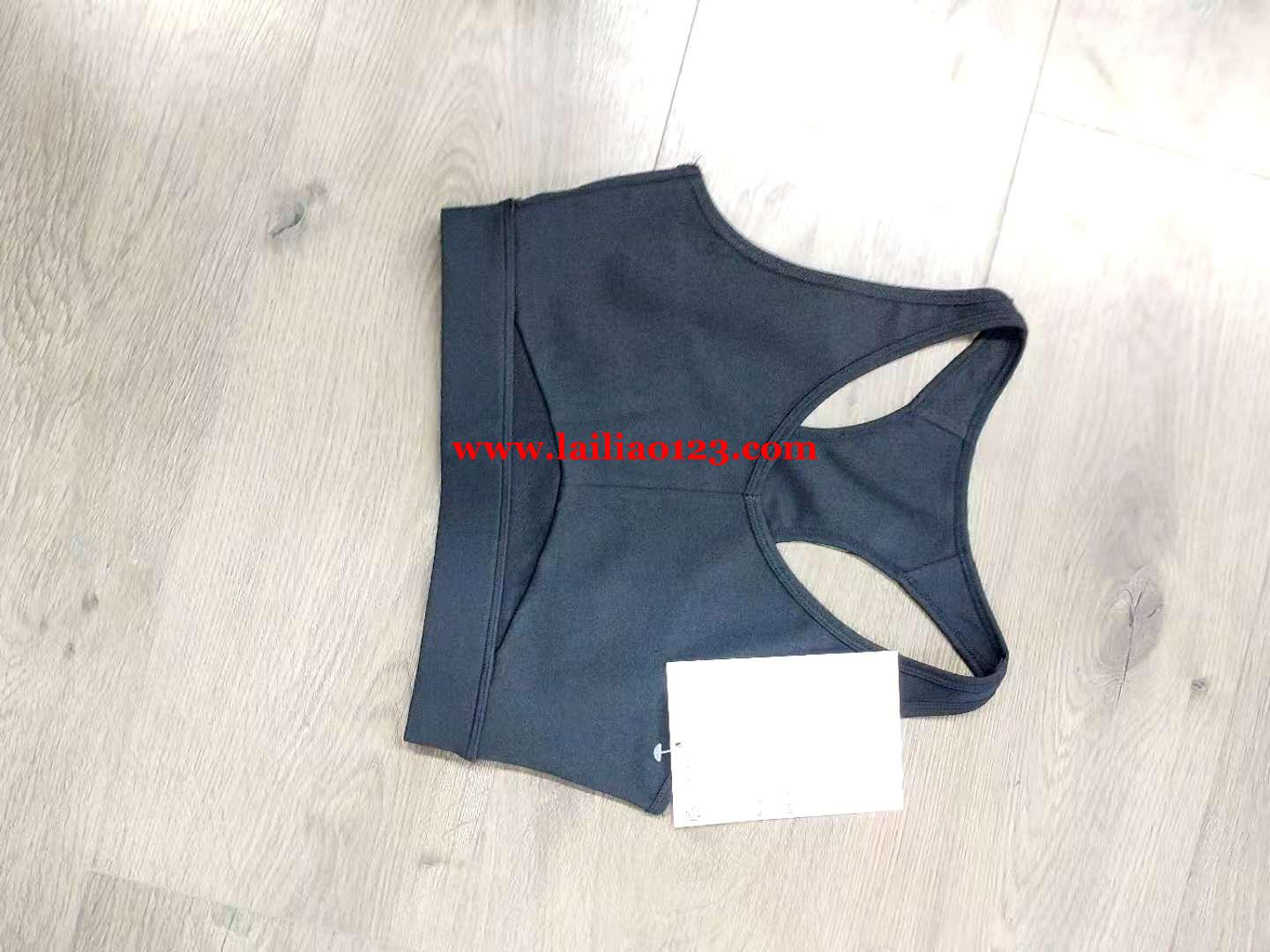 瑜伽服饰外发加工：如图整套，找加工厂