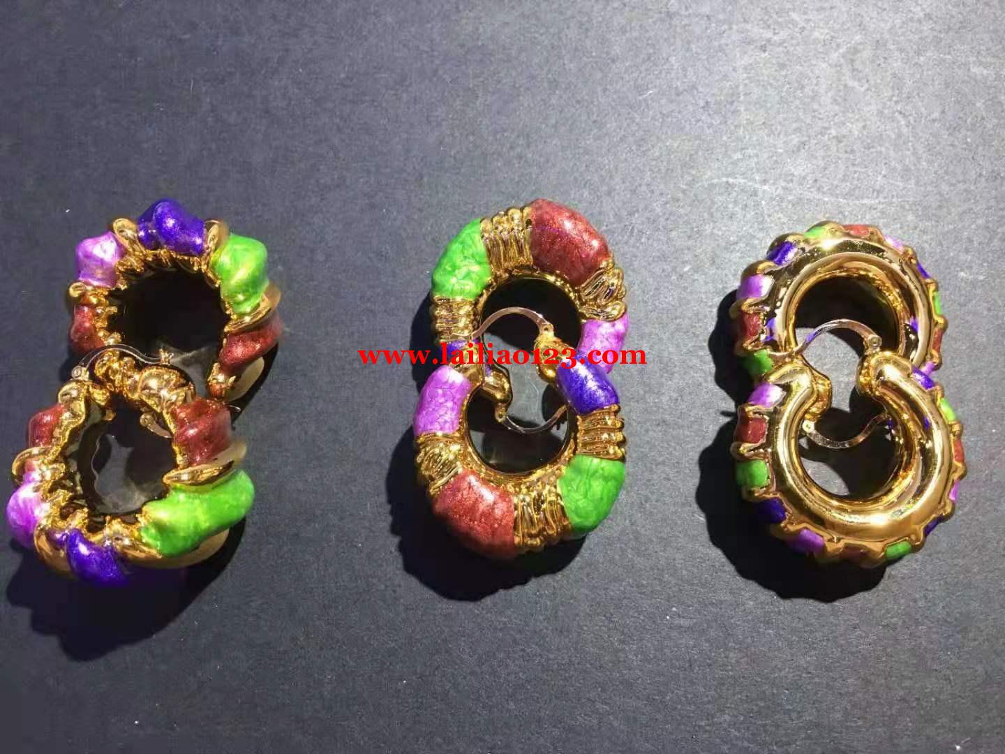 找这种类型的是空心的塑料空心耳环，有订单