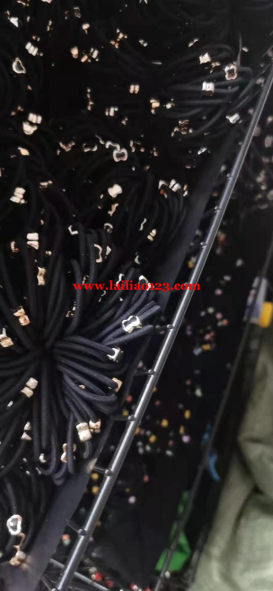 大量粘胶水外发，寻找粘胶水加工厂，一天可