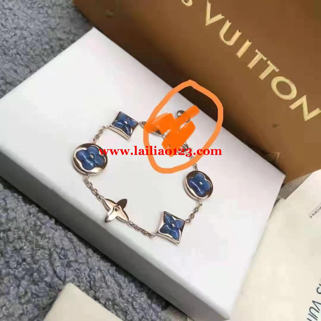 如图，寻找这款套装钛钢材质玫瑰金，有货的