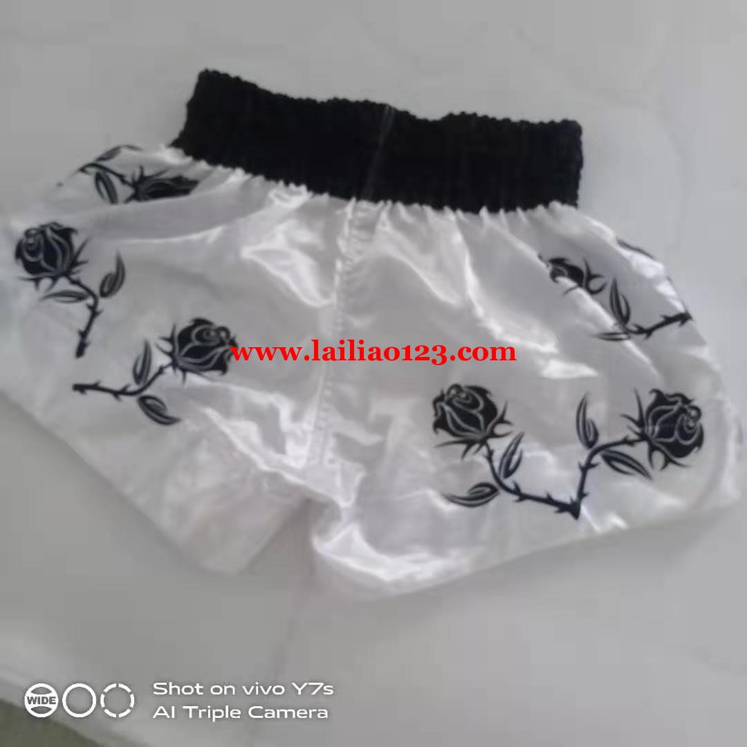 服装外发，寻找谁家做这种款式的套装，有货