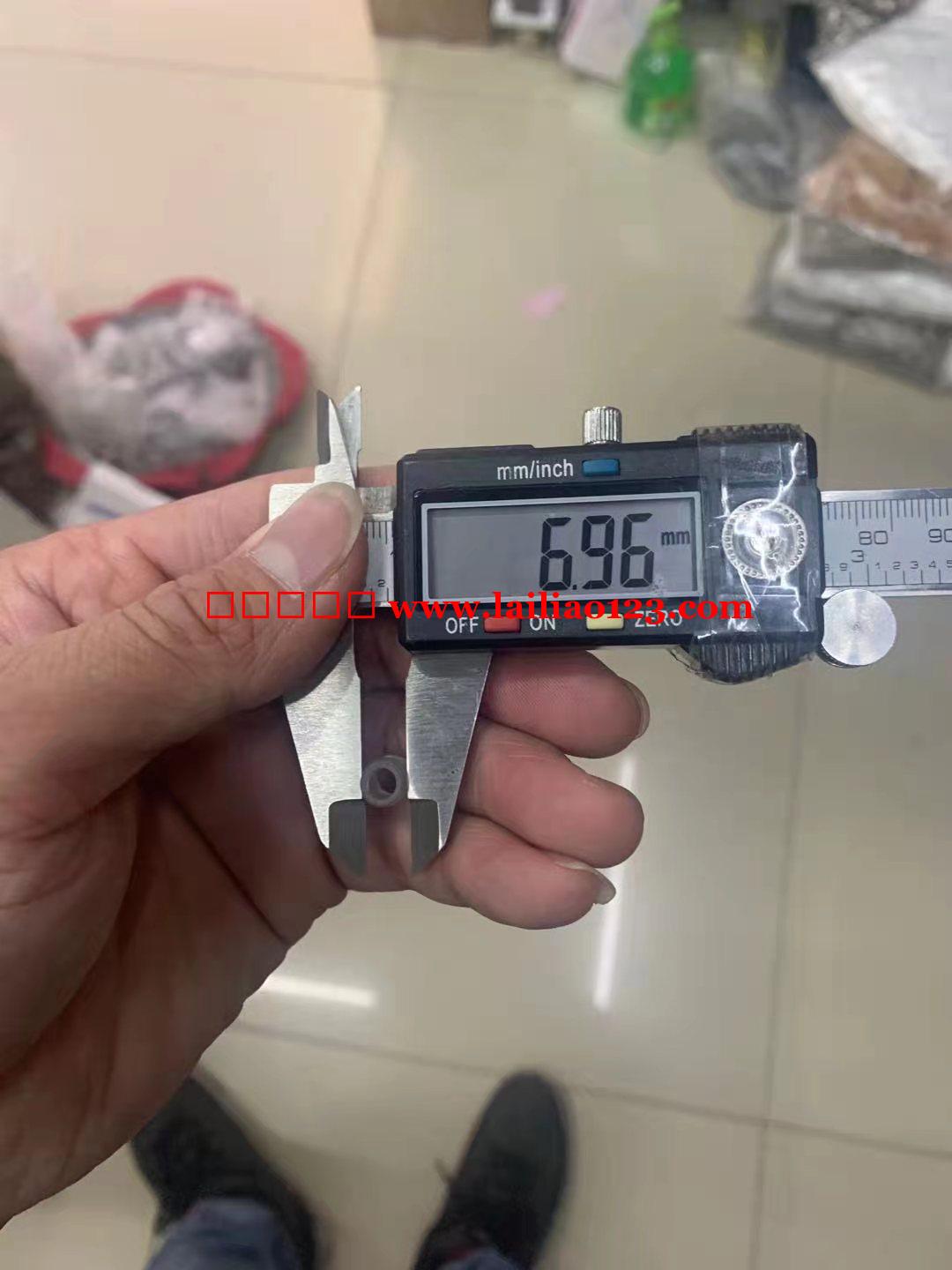 大量订单，这个规格的扣子谁有货，要两头一