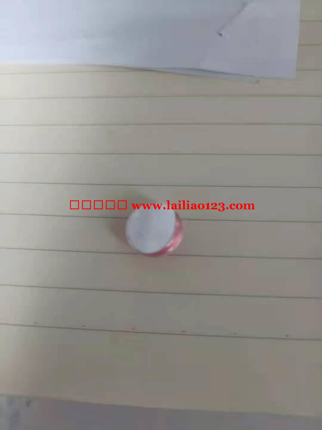 寻找工厂，如图，找玻璃后面贴纸的加工厂，