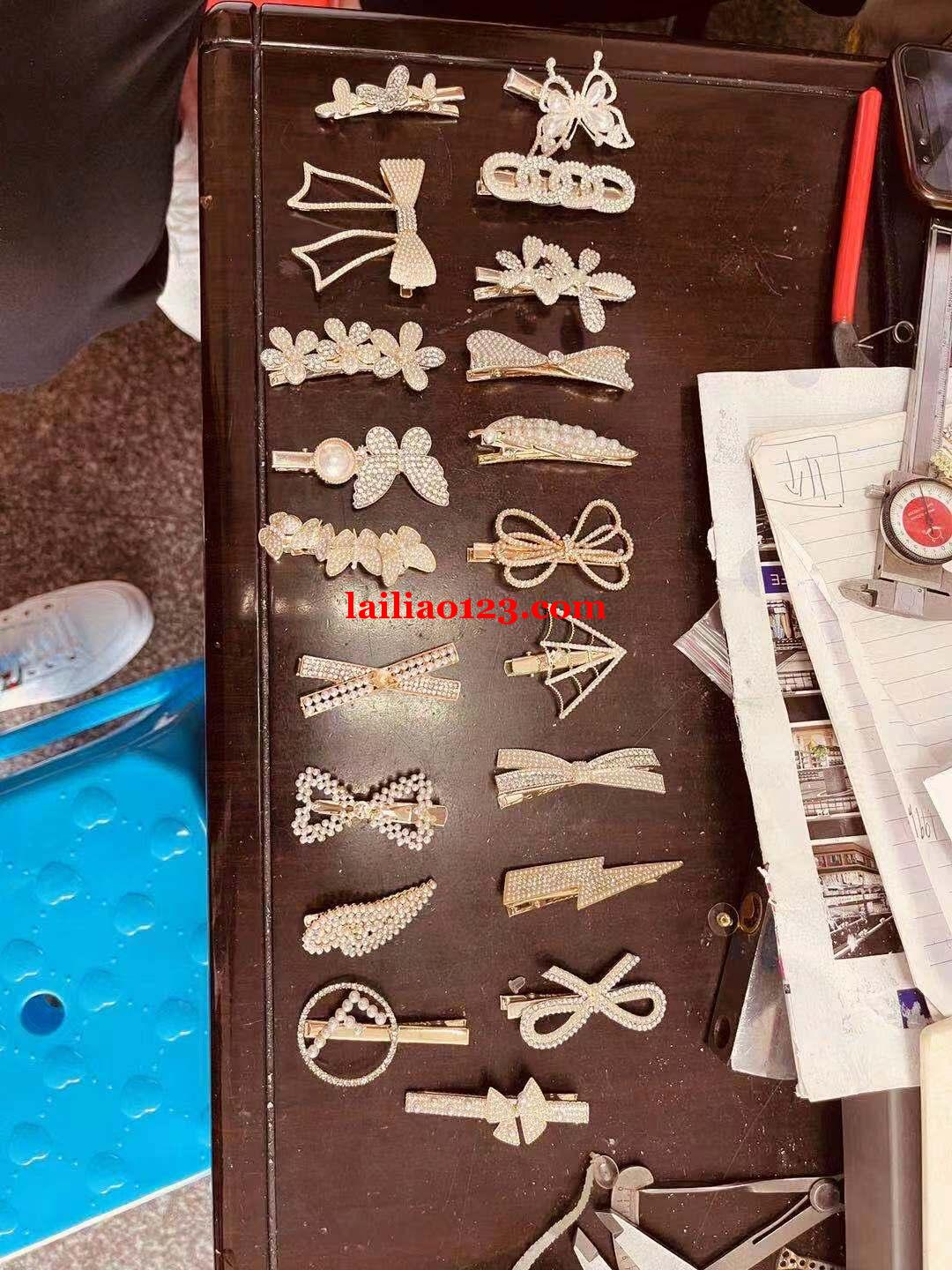 如图款式：找做发夹的成品工厂，或翻沙加工
