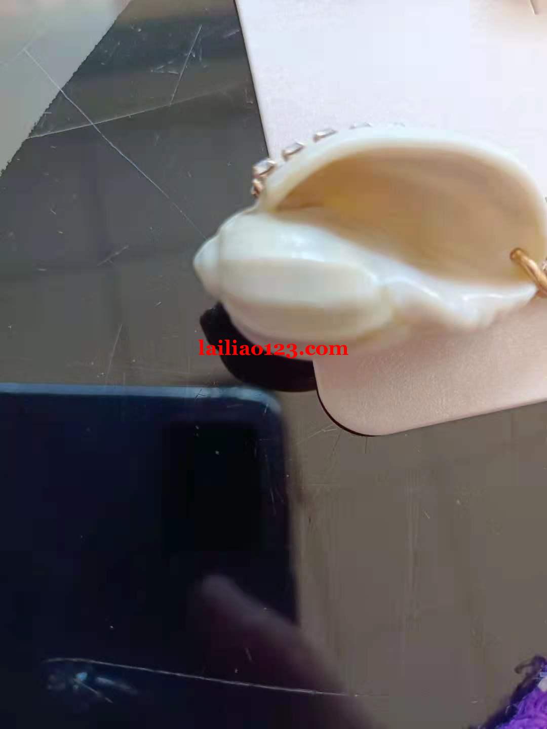 大量订单外发，寻找压克力之类的，海螺有的