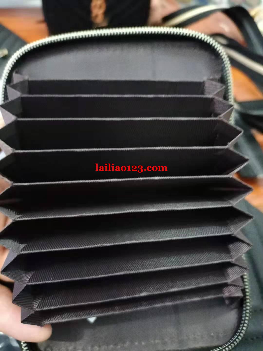 如图，做这种卡包的厂家，是专业工厂的联系