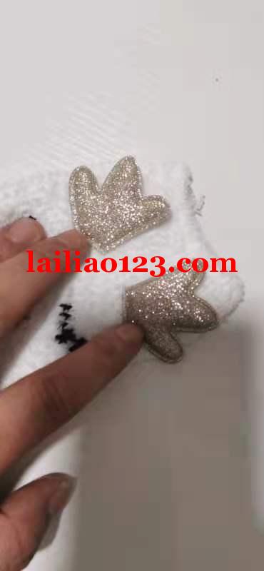 如图，这些类型小装饰品的吗？有的联系，长