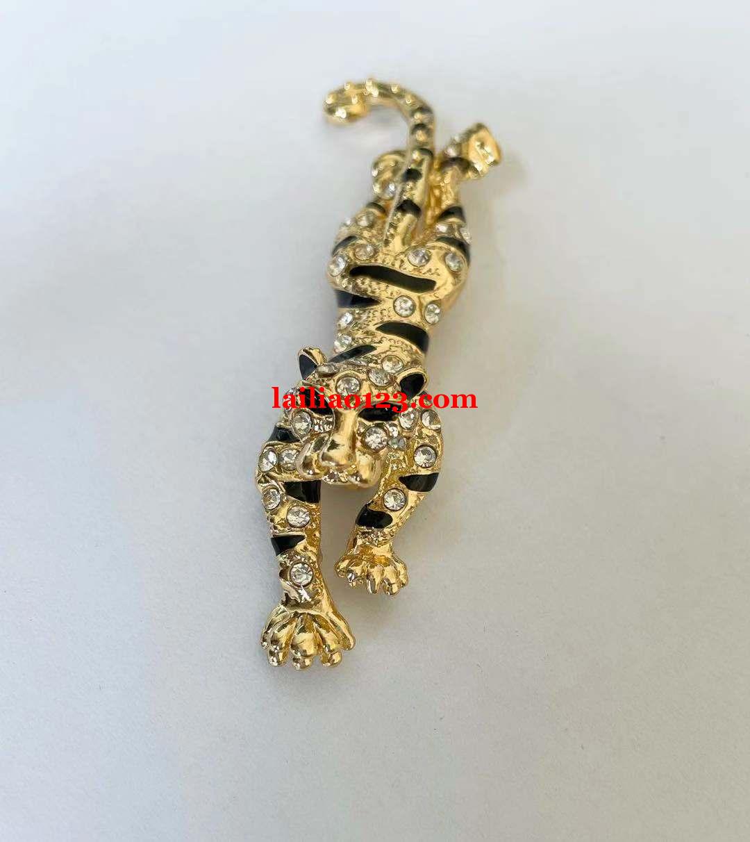 订单外发，会雕这种立体动物钥匙扣和吊坠的