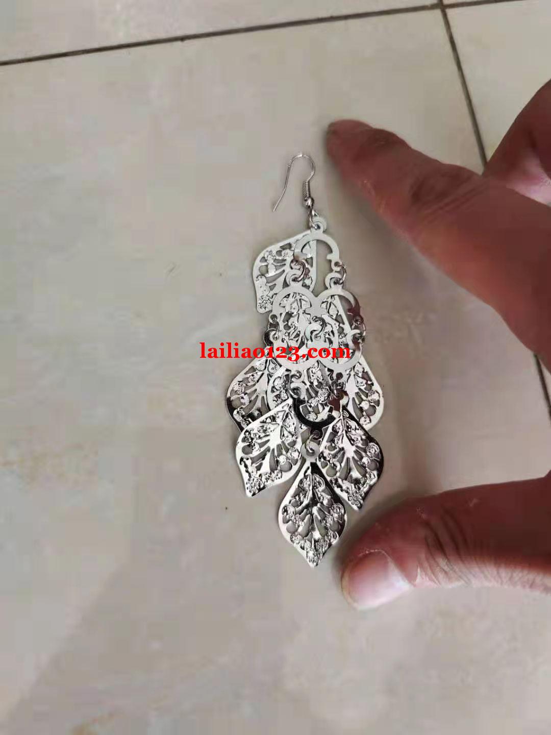 有耳环订单，如图，找这个耳环现货，需要3