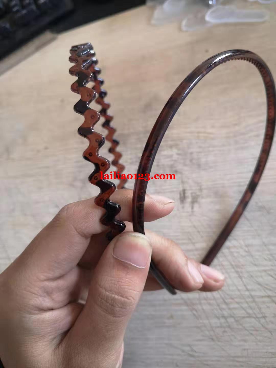 找注塑机生产头箍的源头厂家，一年单款至少