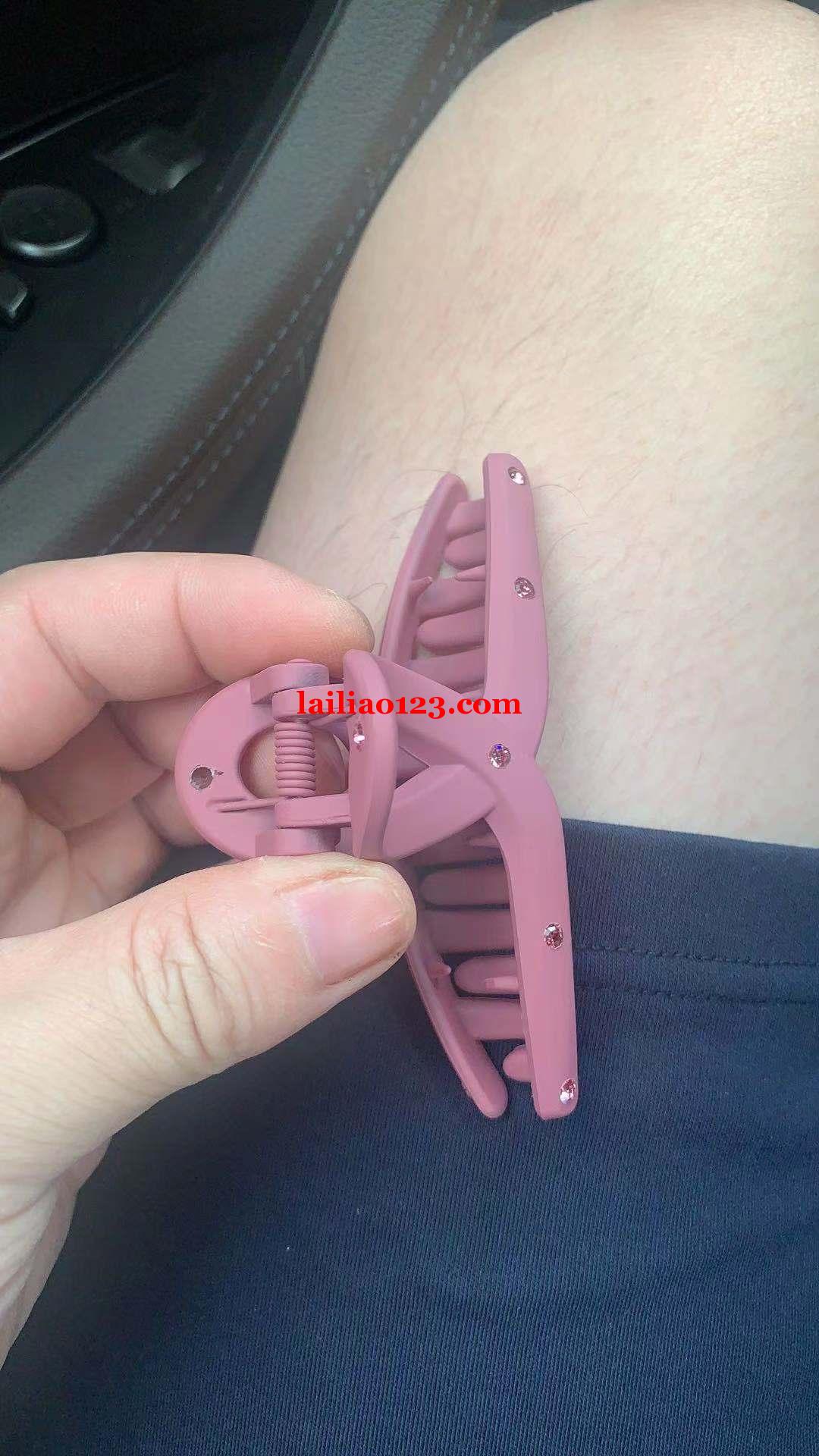 有这种塑料打孔的加工厂吗，可以做的联系