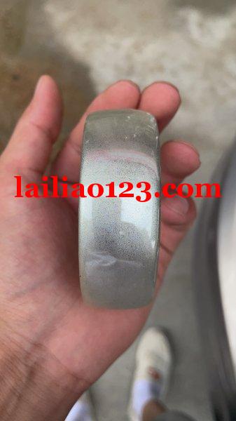 寻找相似塑料手环，尺寸大小差不多就可以，