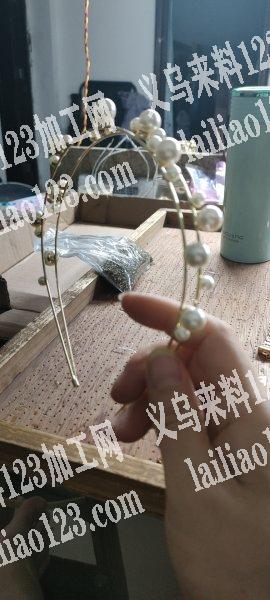 找点头箍加工厂，25颗珠子。地址：九联，