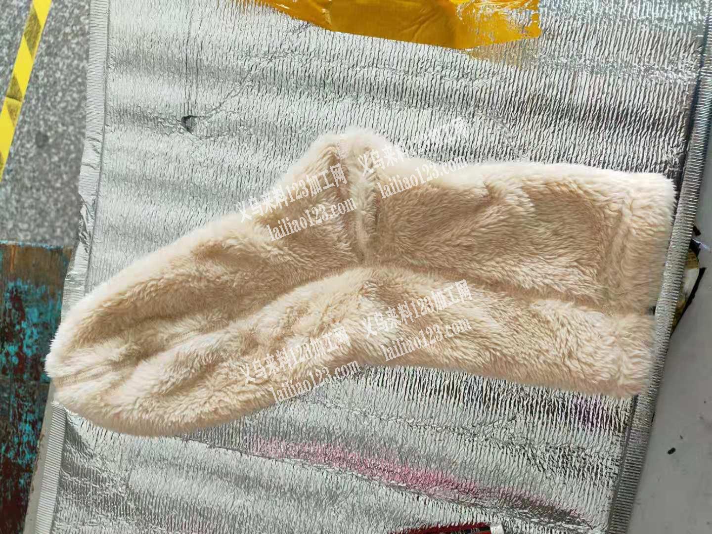 有毛绒袜子外发，要有4针6线机，会做的联