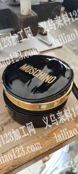 箱包外发有3万个，会做的工厂联系，电话联