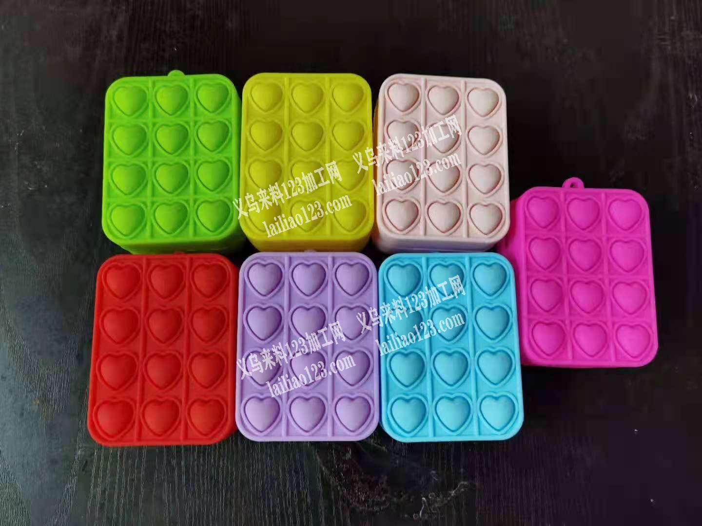 高车上拉链外发，找硅胶包缝拉链加工厂
