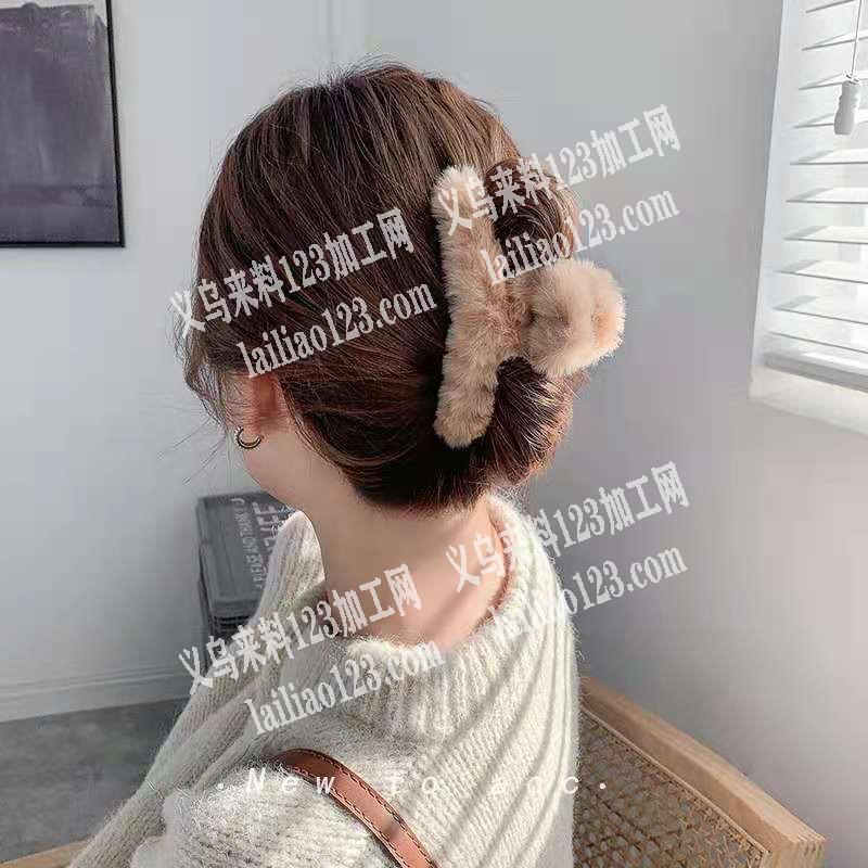 塑料夹子绕毛，一两万个能做的工厂联系