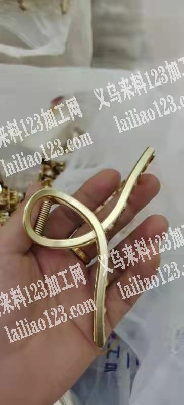 发夹订单外发，如图，找这款发夹，有货的联