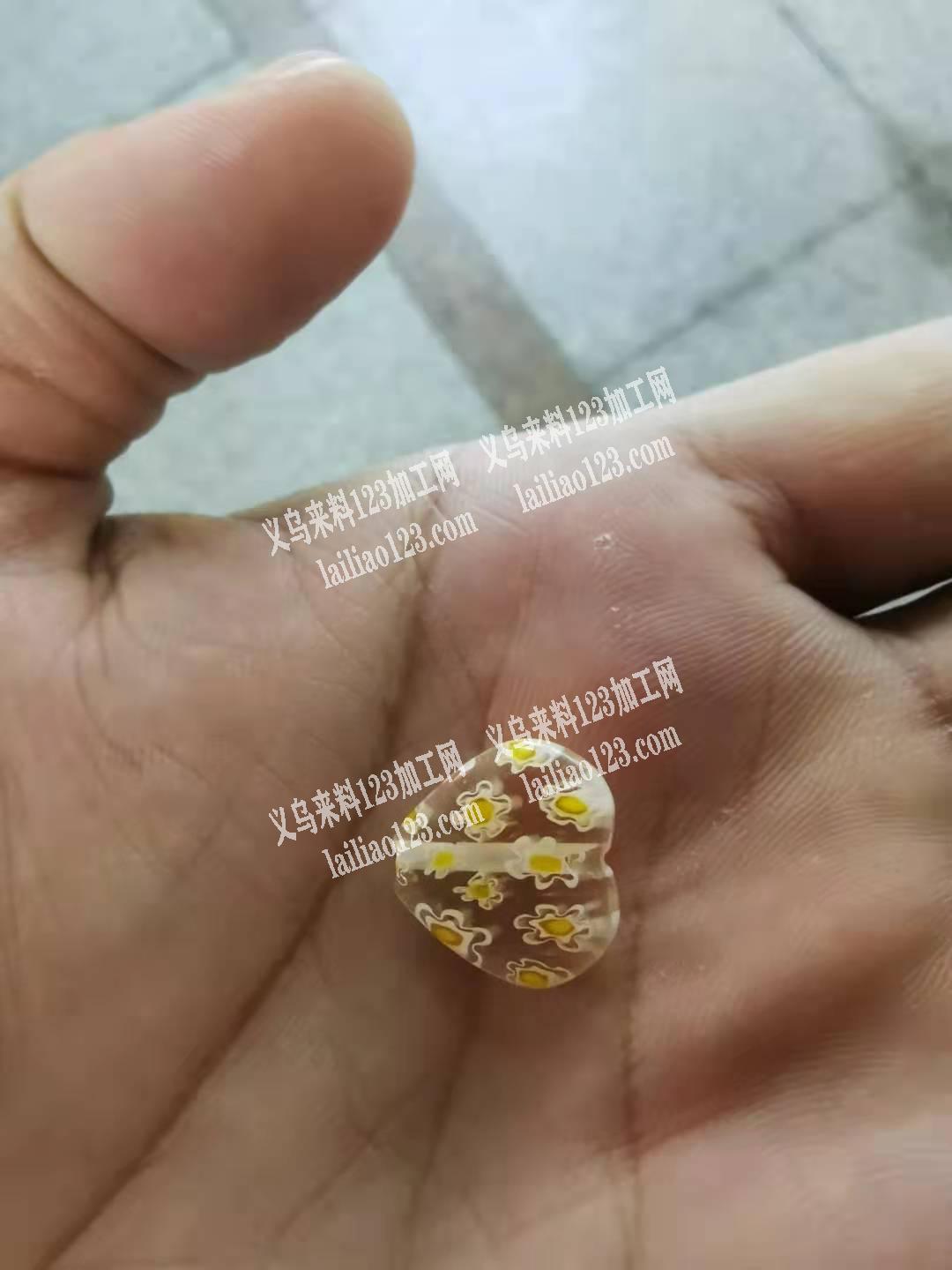订单外发，如图，找这种琉璃，有的联系