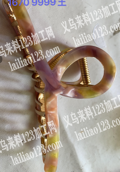 寻找有这个模具的压铸加工厂，可以做的联系