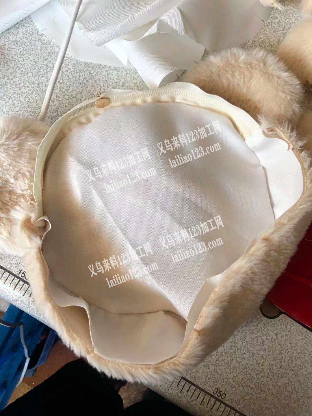 找专业做毛绒包的加工厂，需要合包，有意者