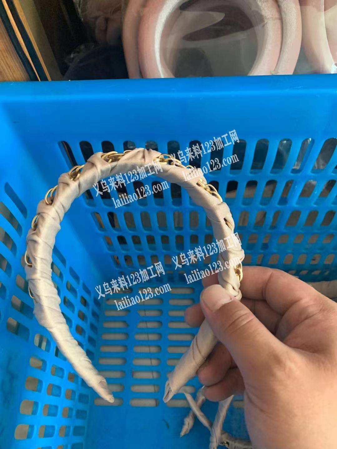 有手工活订单，头箍绕布外发加工。地址：后