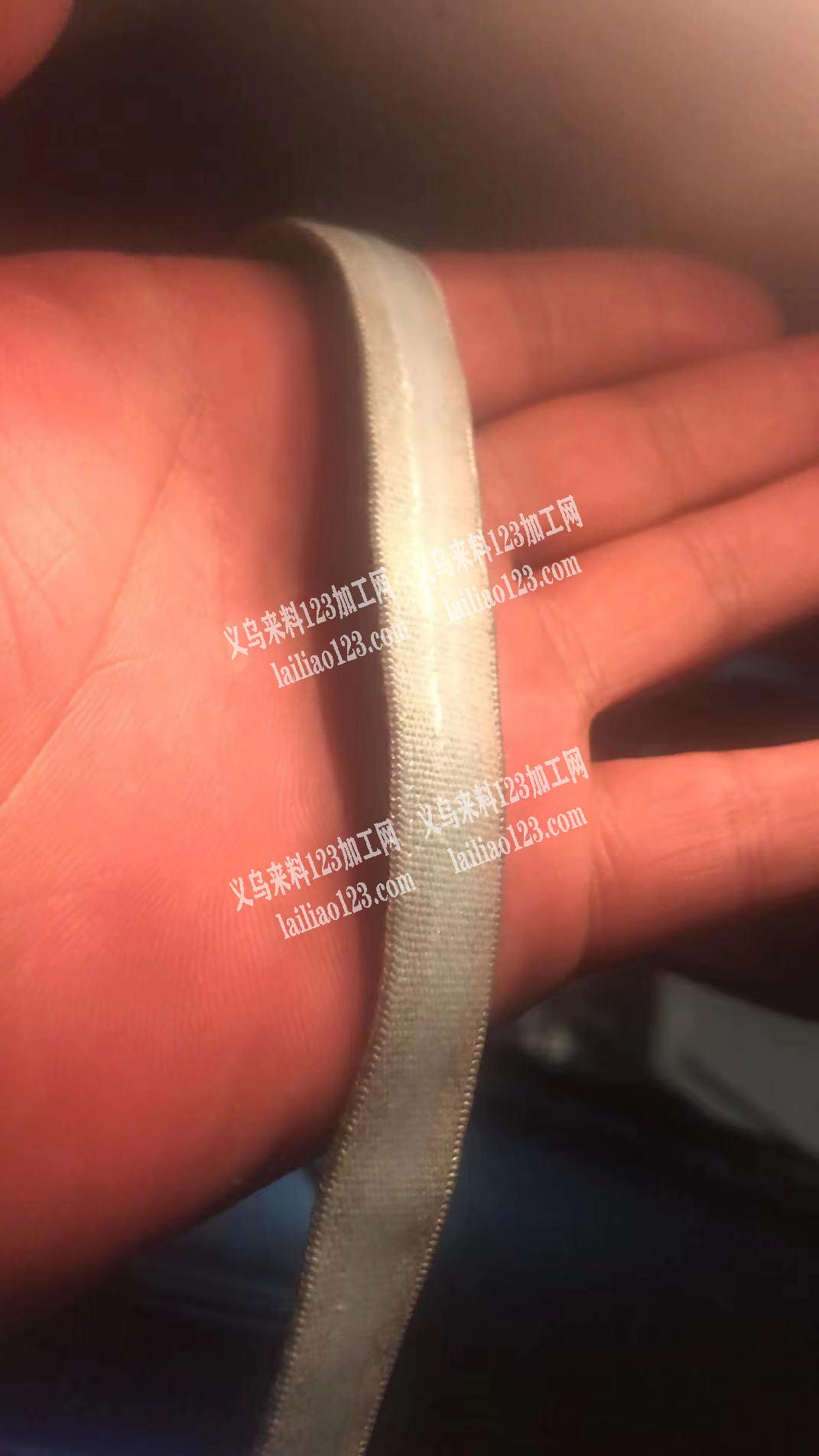 有谁知道做贴硅胶的工厂？。请联系详谈。