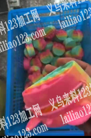帮我发布硅胶包外发，数量10万左右，现金