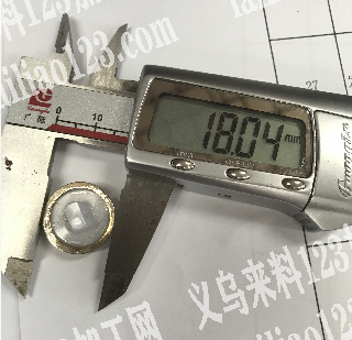 诚寻如图时尚钮扣，中间为亚克力仿猫眼效果