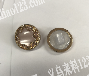 诚寻如图时尚钮扣，中间为亚克力仿猫眼效果