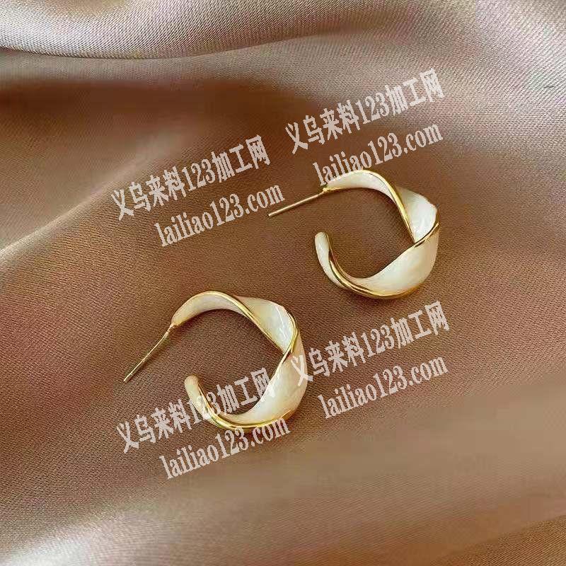 耳环订单，如图，有的联系，需要500打。