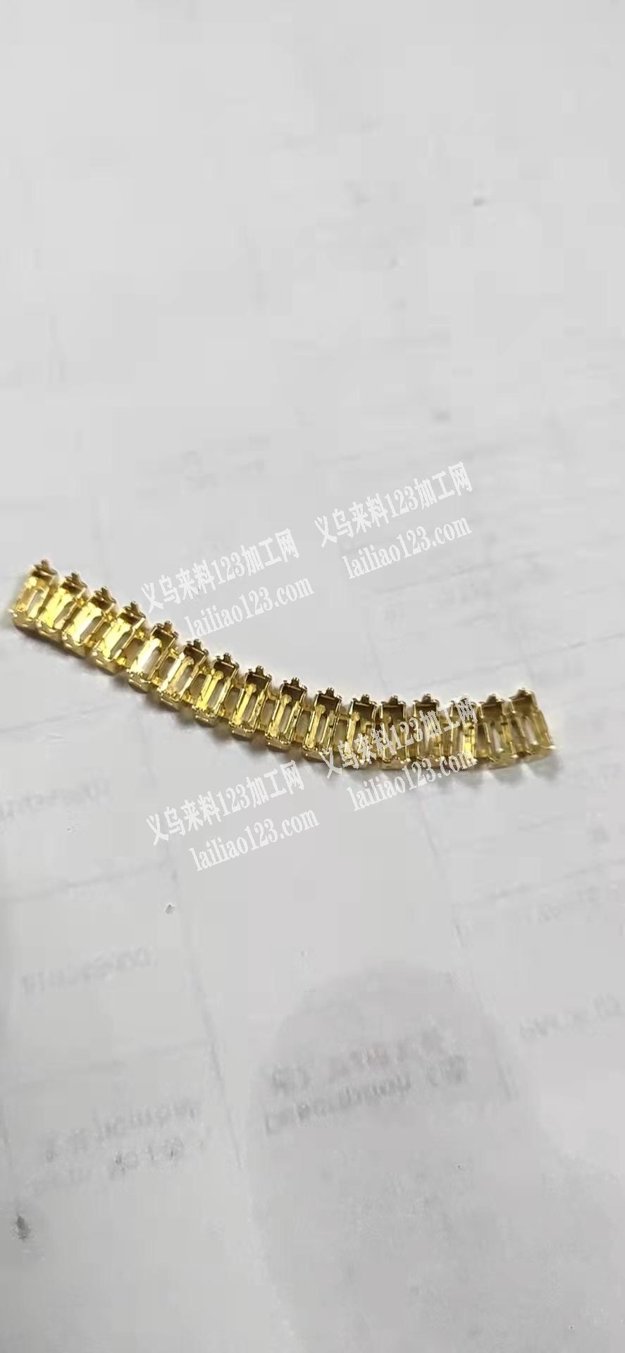 有十多万夹锆石外发，找加工厂，电话联系详