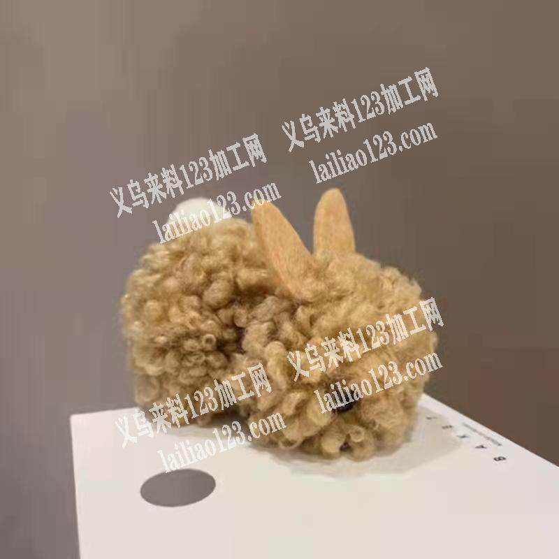 如图，找毛绒兔子，可以做的联系