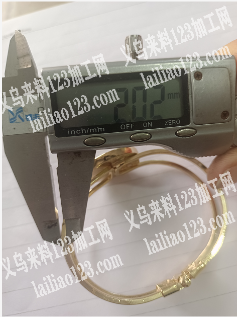 如图，这个铁手镯方线的有货的联系