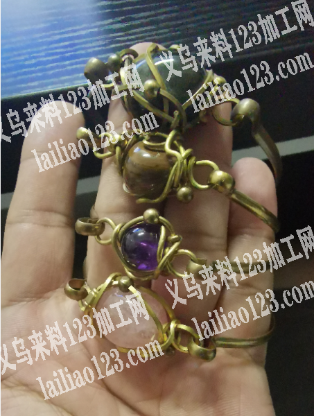 有手工活订单，手工绕石，手镯和戒指。会做