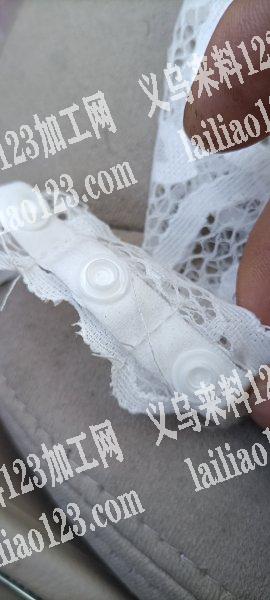 压塑料纽扣加工厂谁有，我这里有8万，有做