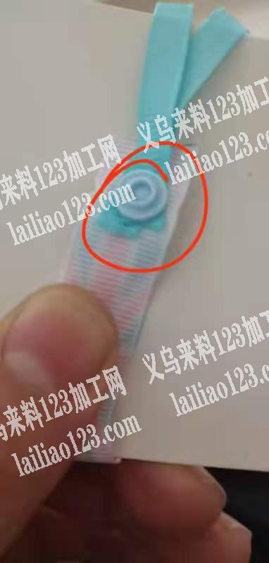 打扣外发加工，如图，织带上面打扣，寻找大