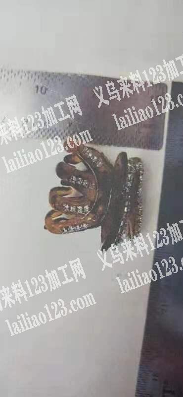 杨老板采购如图款抓夹，寻找现货，有的联系