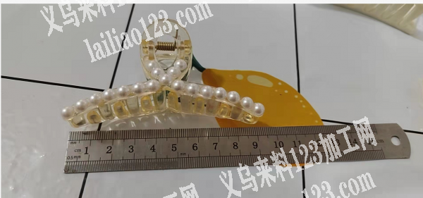 谁有这个抓夹底胚，要8公分的，2万个，电