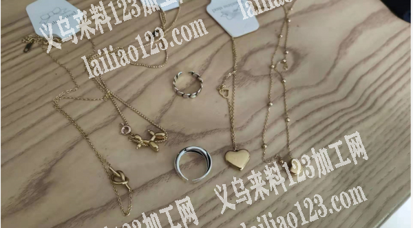 寻找不锈钢或者钛钢项链吊坠，戒指参考下面