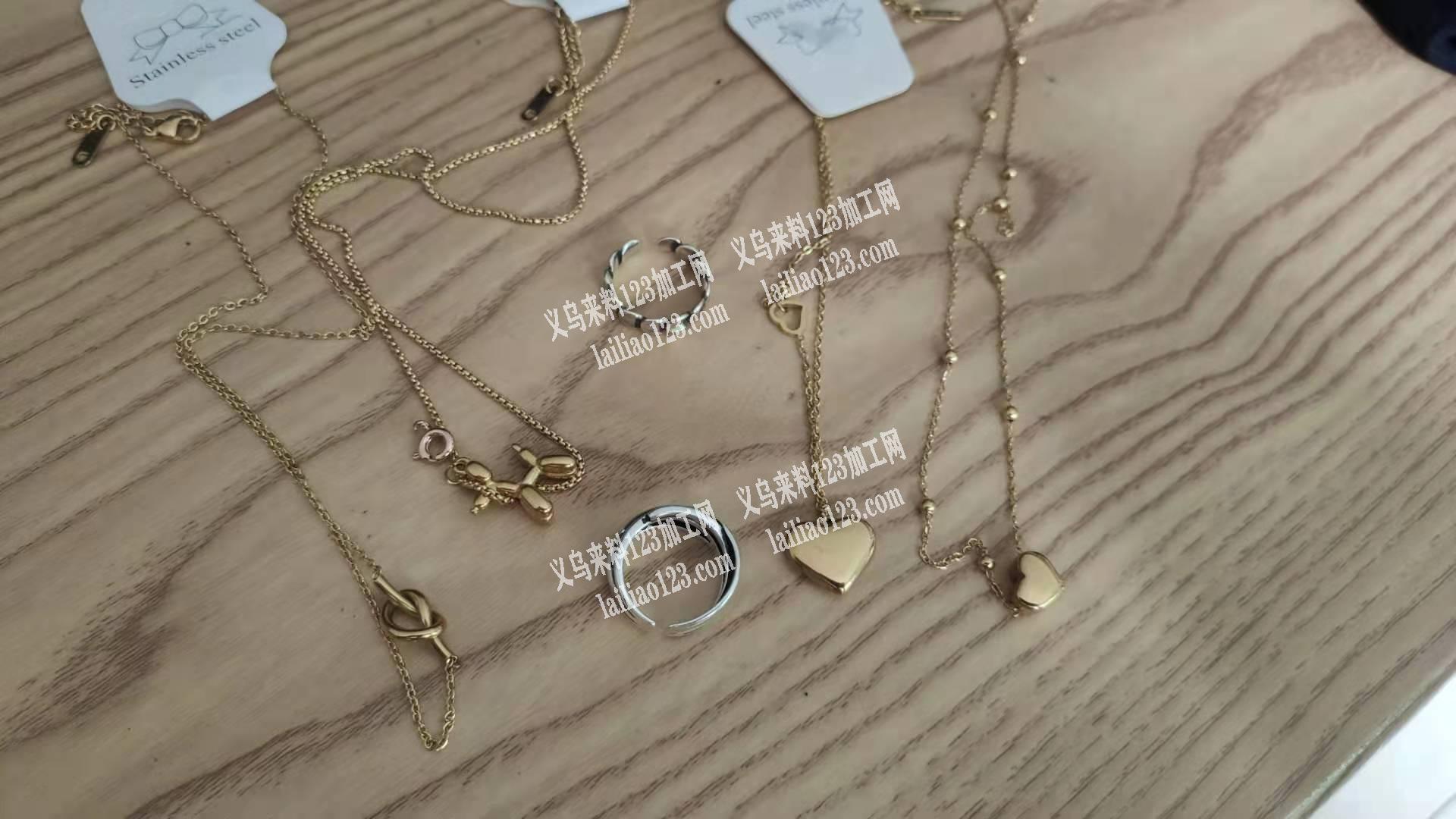 寻找不锈钢或者钛钢项链吊坠，戒指参考下面