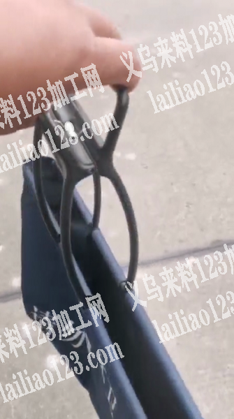 寻找下图手提袋子上的夹子，长期合作