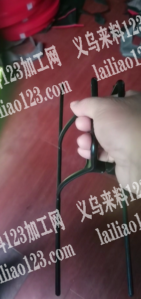 寻找下图手提袋子上的夹子，长期合作