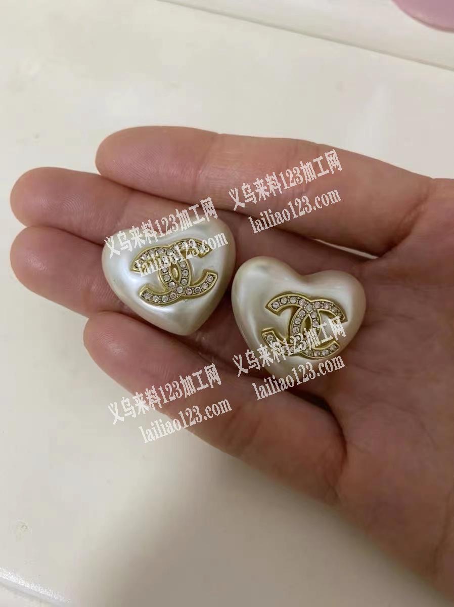 寻找有做类似款珍珠的厂家，只要珍珠加上面