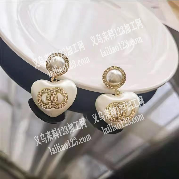 寻找有做类似款珍珠的厂家，只要珍珠加上面