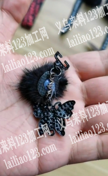 找服装铺料，裤子配件挂件铺料，有的具体联