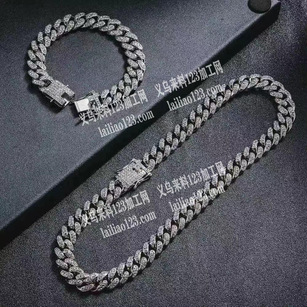 如图，寻找合金厂项链，有意者直接联系